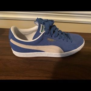 Women’s Blue Suede Puma sneakers